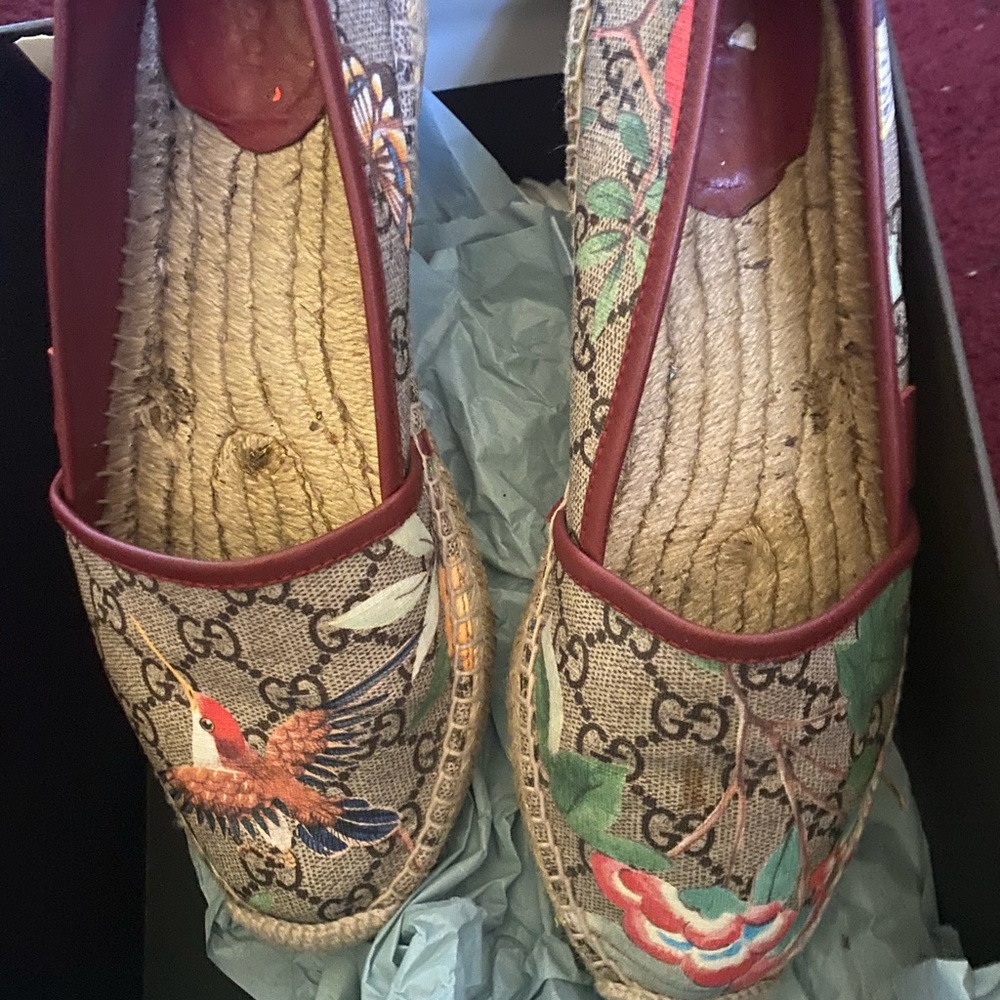 Women Gucci Hummingbird Espadrilles Slip On shoes. Only worn a few times size 8.